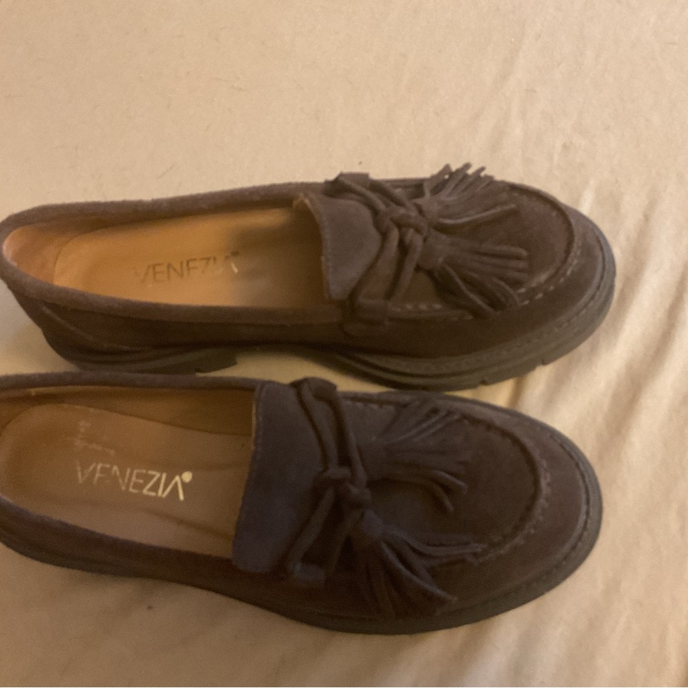 Venezia Women's Dark Brown Tassel Loafers never worn. - Picture 3 of 4